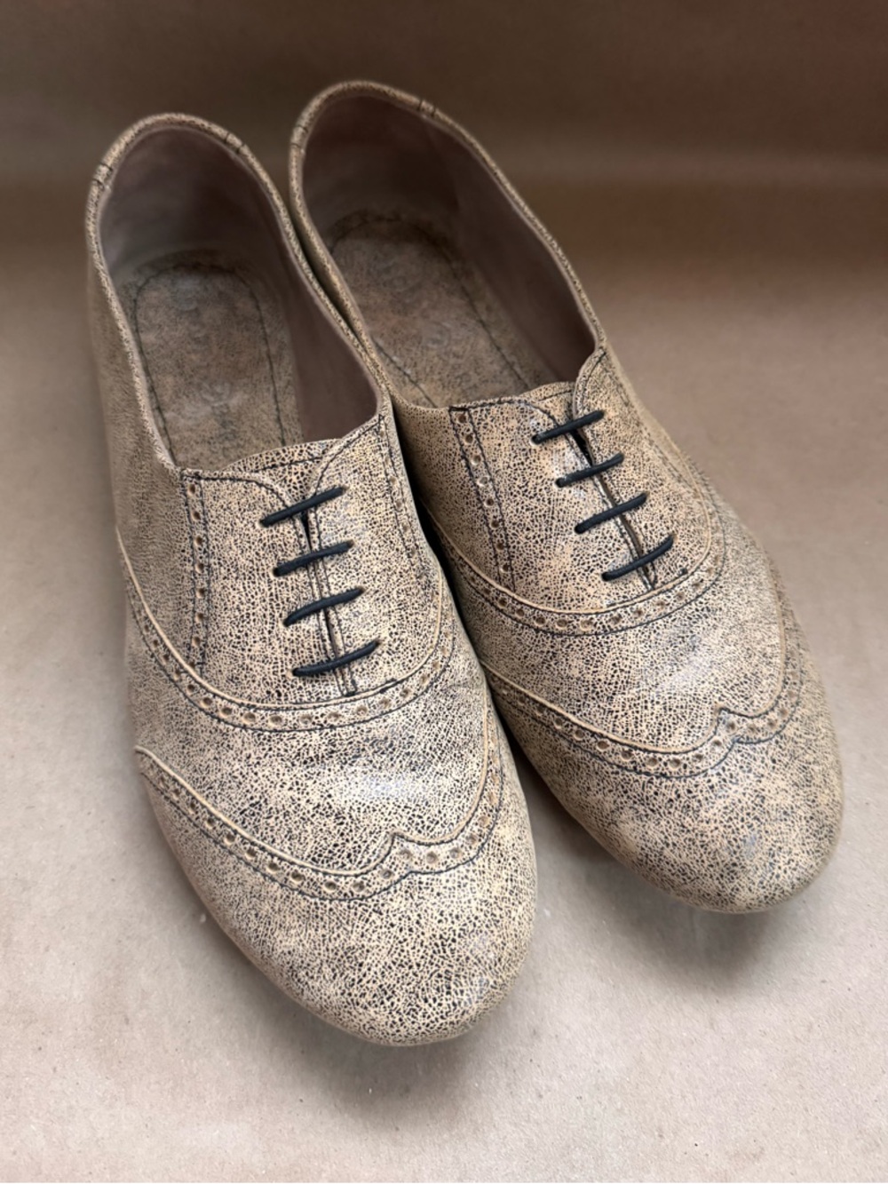 Poppy Barley Soft Oxfords in Beige and Black Speckle. Size 9